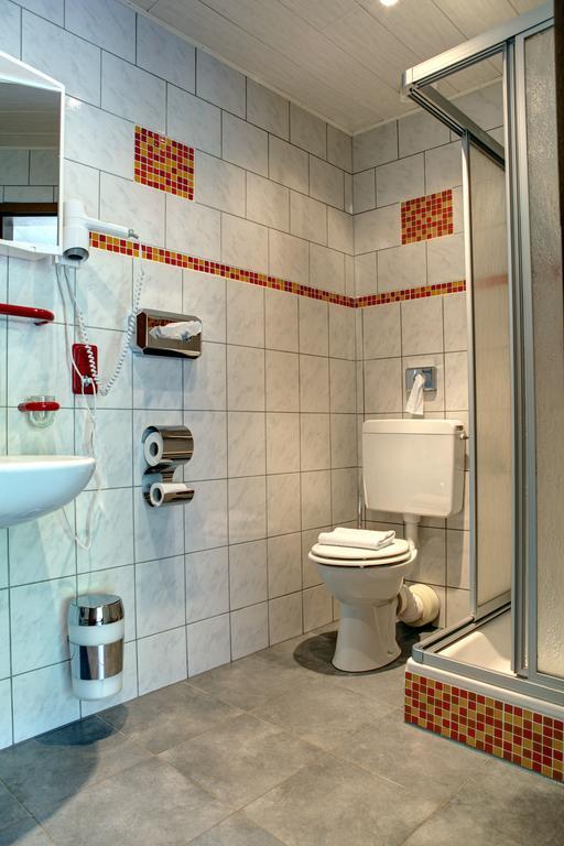 Hotel Restaurant Moselblick Wintrich Kültér fotó